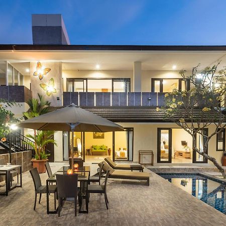 Villa Mayasari 6 Bed Rooms ヌサドゥア エクステリア 写真