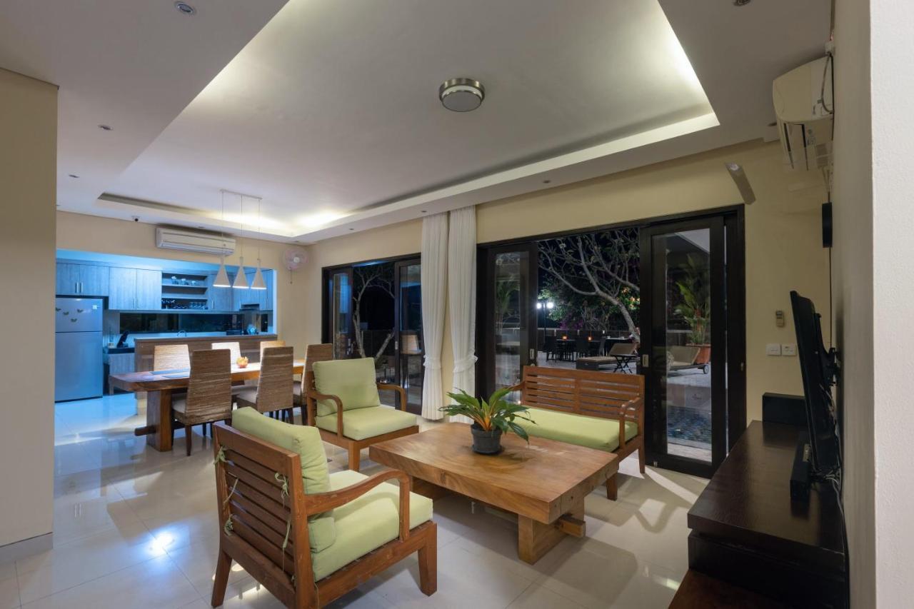 Villa Mayasari 6 Bed Rooms ヌサドゥア エクステリア 写真