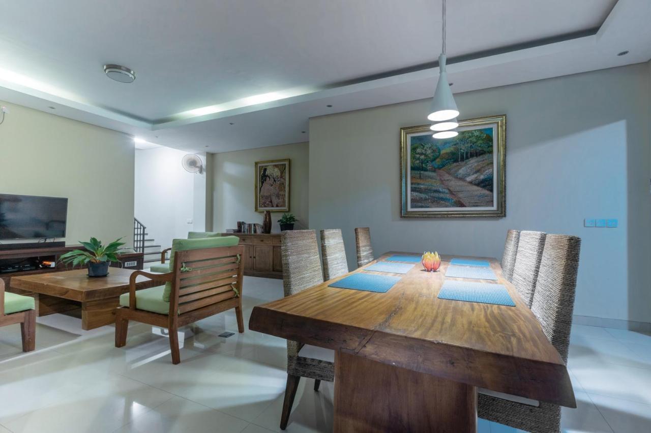 Villa Mayasari 6 Bed Rooms ヌサドゥア エクステリア 写真